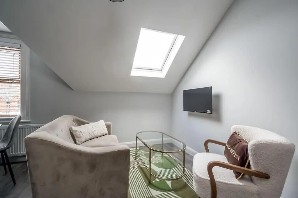 Central Belfast Apartments - The Malone Suites