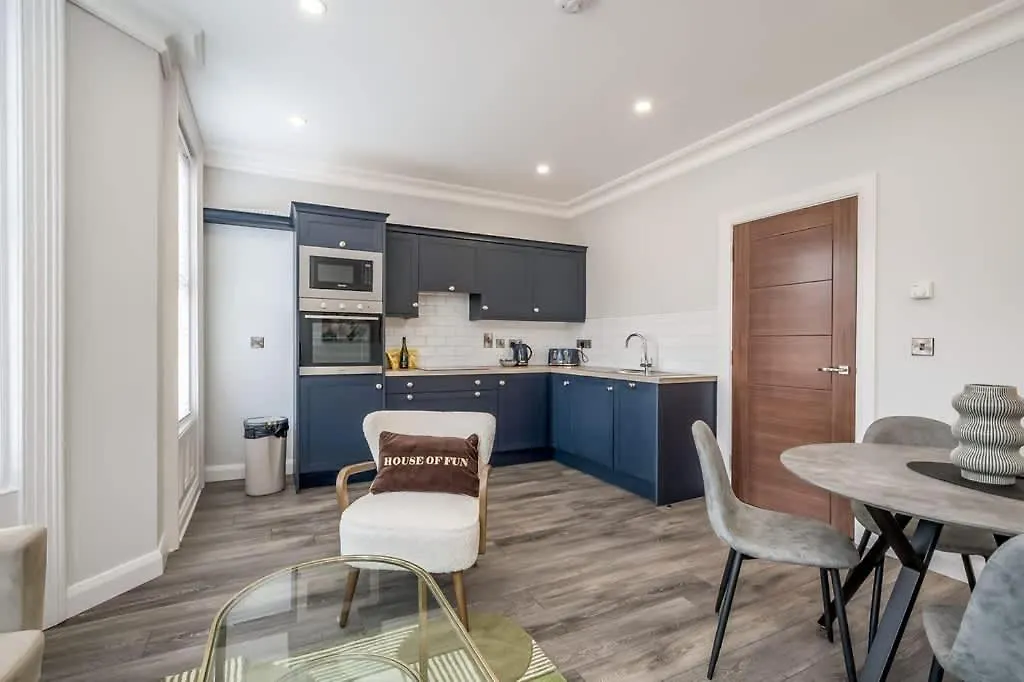 Central Belfast Apartments - The Malone Suites 0*,