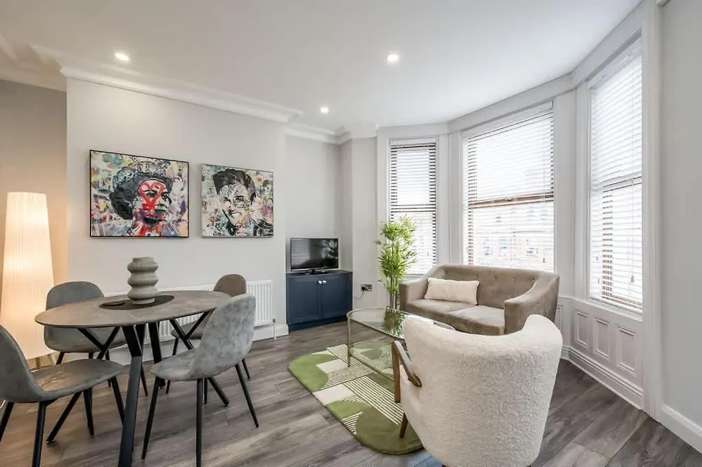 Central Belfast Apartments - The Malone Suites