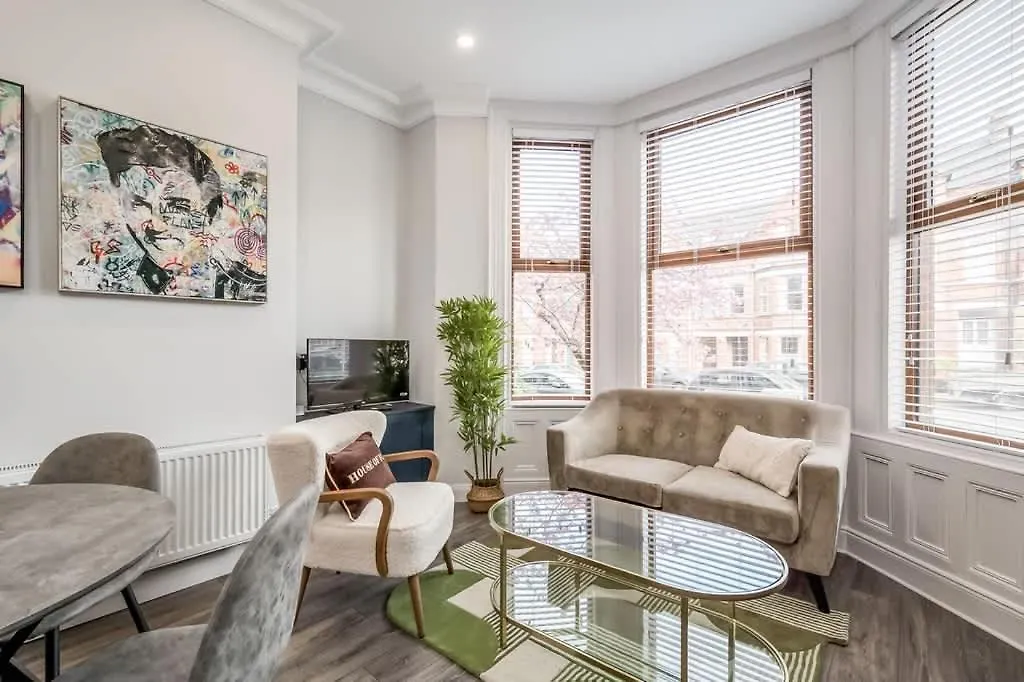Central Belfast Apartments - The Malone Suites
